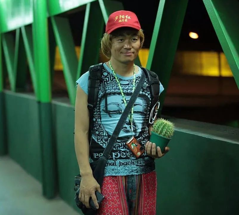 草根影帝王宝强的传奇人生但在爱情道路上却频繁碰壁