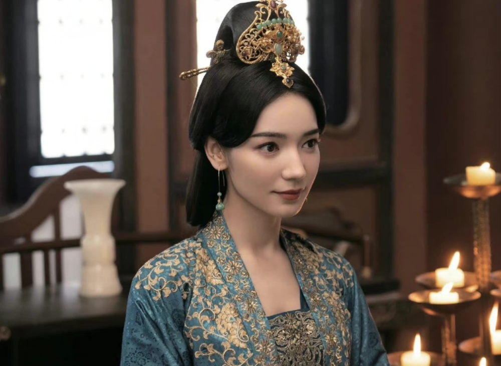 《周生如故》出演十八线女配,与热巴同公司同家乡,发展却大不同