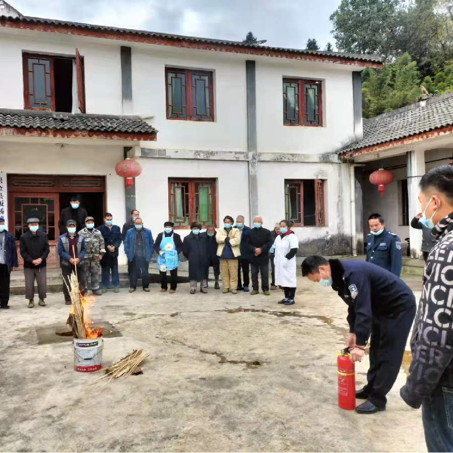 织金县板桥镇情满敬老院守护老人生命安全