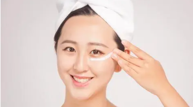 30 50岁女人必备的几款 淡纹眼霜 温和不刺激 值得无限回购 腾讯新闻