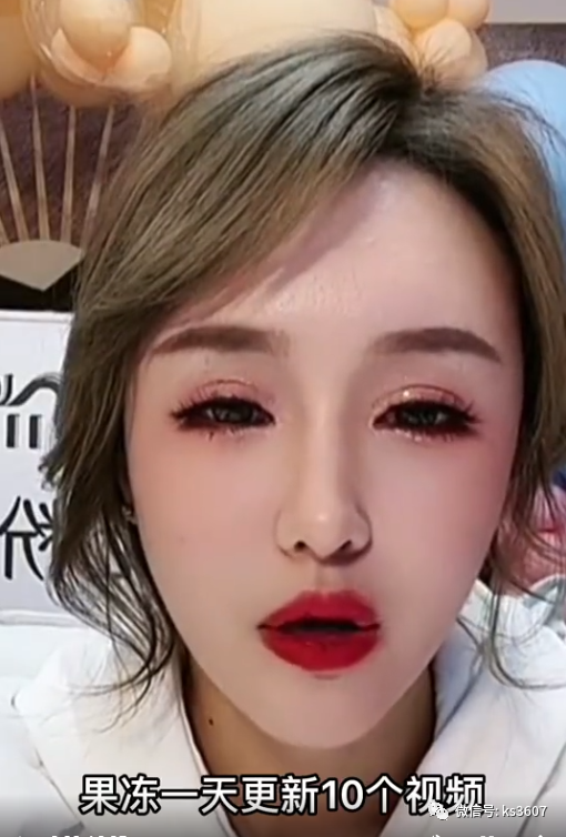 二嫂女徒"湿身跳绳"表演,不慎走光!