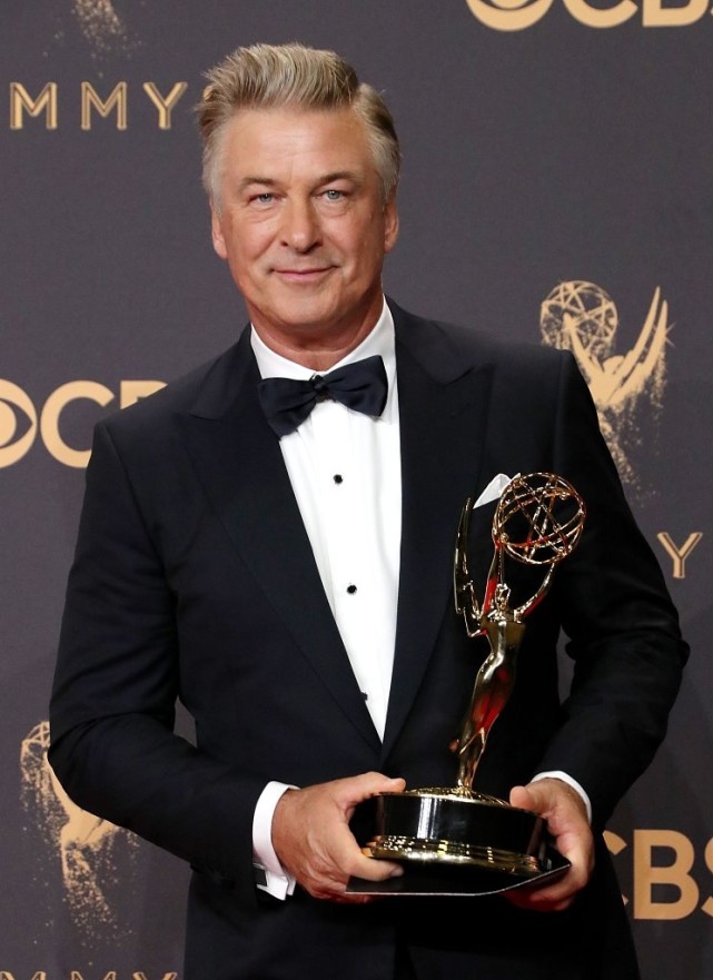 片场意外杀人铁锈枪击事件有人起诉鲍德温