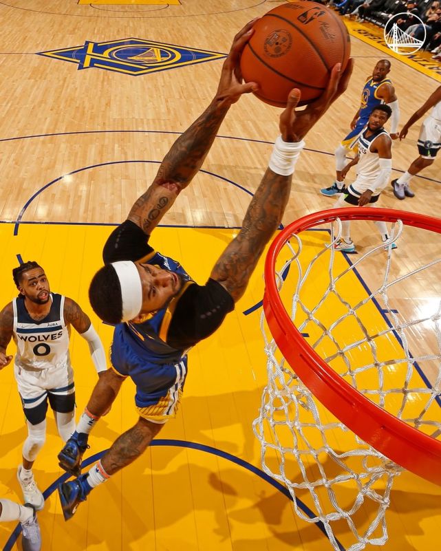 勇士官方晒出佩顿扣篮瞬间,库里嫉妒:他明明和我一样高!