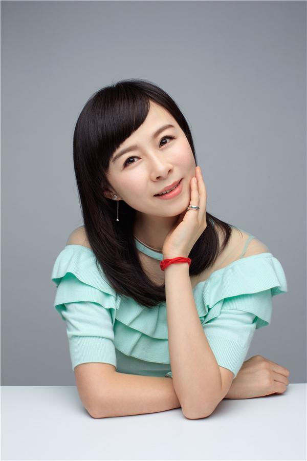 42岁生子的周瑾还能取代一姐陈蓉回到东方卫视舞台中央吗