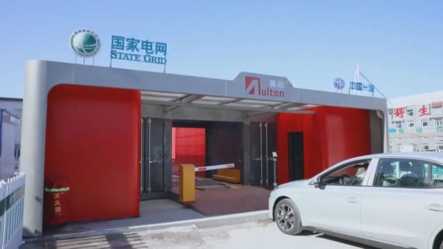 该车采用换电补能方式,结合奥动新能源换电站,车辆可实现驶入电站到换