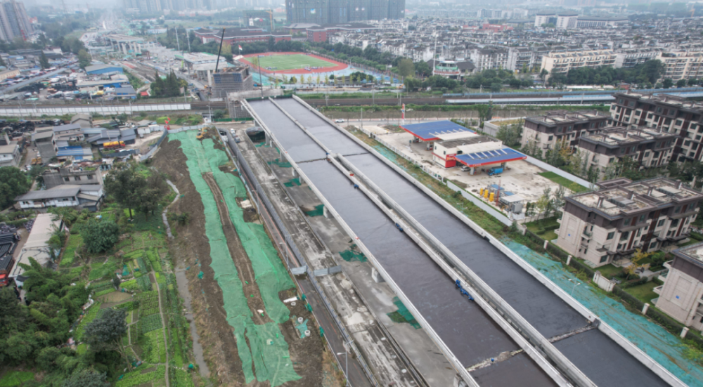 改造工程包括道路,排水,两座跨线桥,人行过街天桥,综合管廊,电力隧道