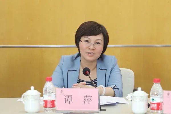 从宾馆前台到广州副市长,她的人生就是一部励志大片