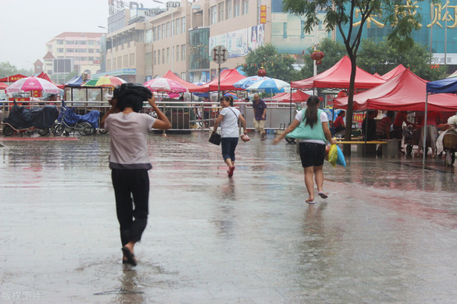 壹健康小知识:淋雨后一定要洗头发吗?头发被雨淋了会长虱子吗