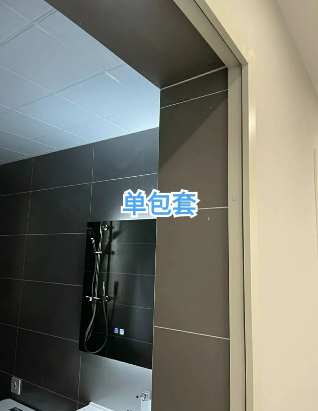 2米,宽度不超过78公分,就是门的费用不用额外加前,安装完工后,让贴砖