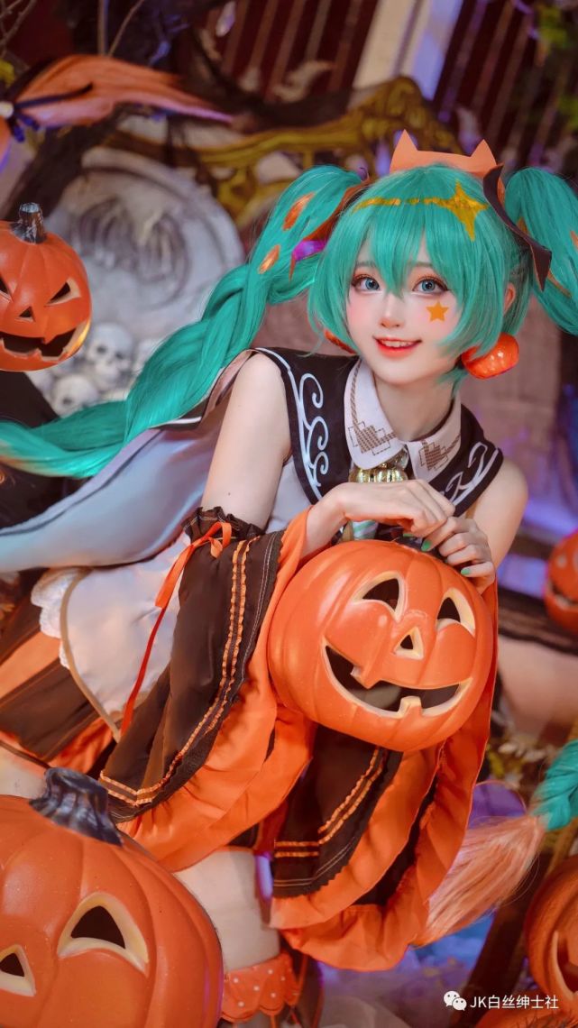 服装:@美萌工坊摄影:@mirrorstudio風牙