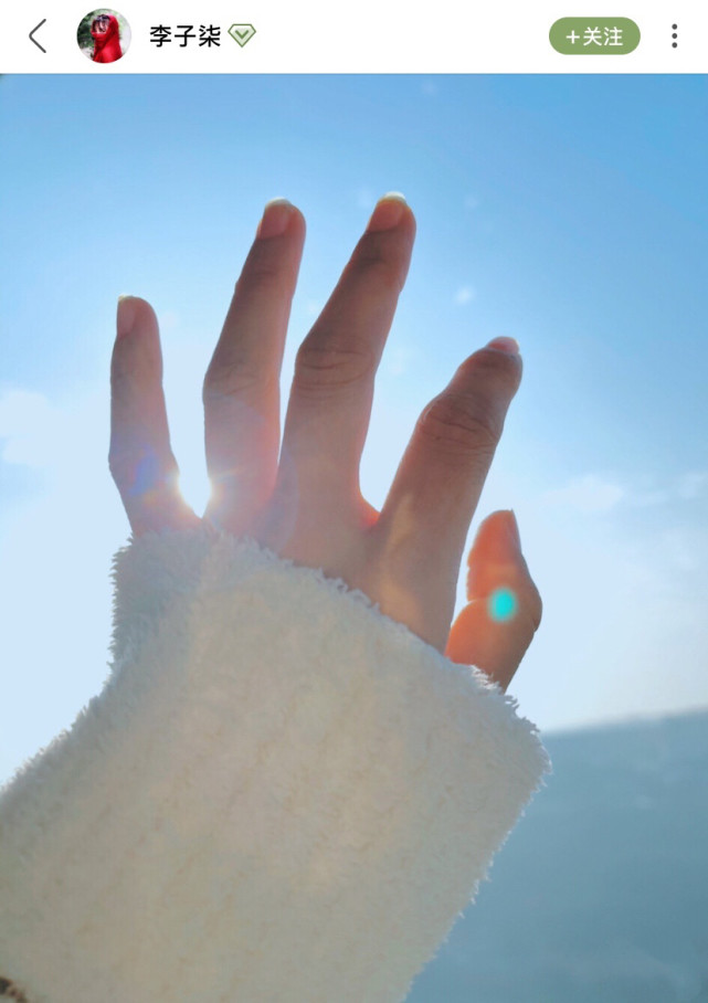 李子柒分享风景照,手掌"紧握"阳光,疑似暗示一切困境终将过去