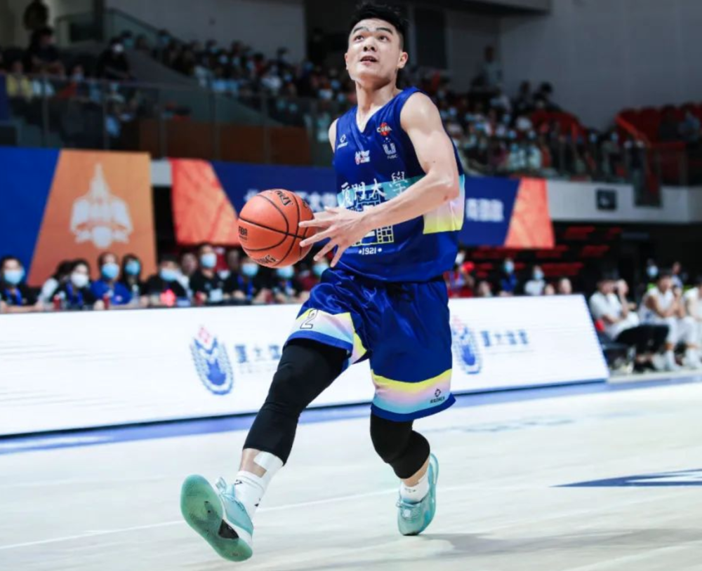 朱教练新赛季首战黎伊扬狂砍28分!还他自由他还是清远球王