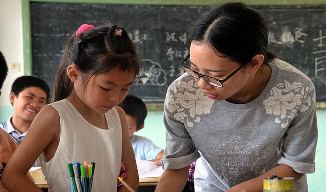 山村老師含淚懇求大學生別再來支教了,孩子真的折騰不起!