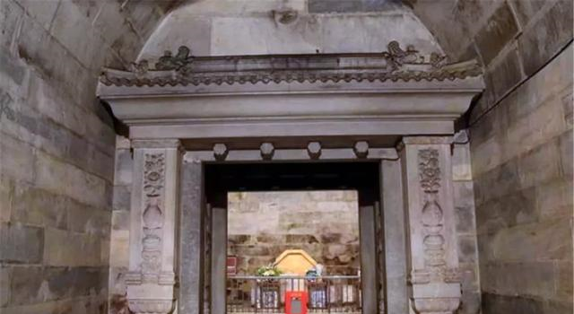 惠陵近百年后被打开同治只剩尸骨为何陪葬的皇后依旧尸身不腐