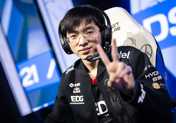 圣枪哥就是世界第一上单四强上单对比圣枪哥数据无比豪华