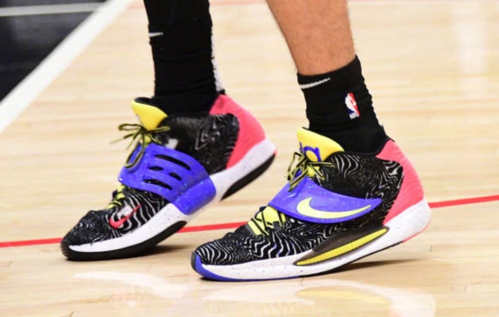 球鞋上脚保罗乔治穿pg5德文布克穿kobe4