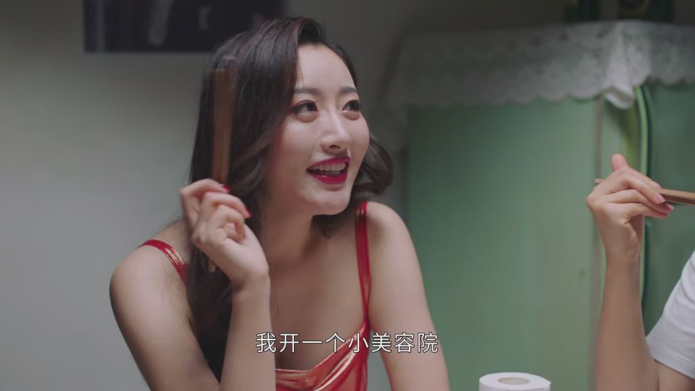 在电视剧《星辰大海》中的阿英,她是一个非常从农村到广州这个大城市