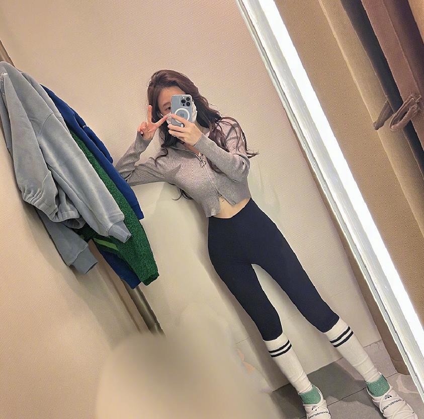 秋裤自拍秀大长腿_腾讯新闻