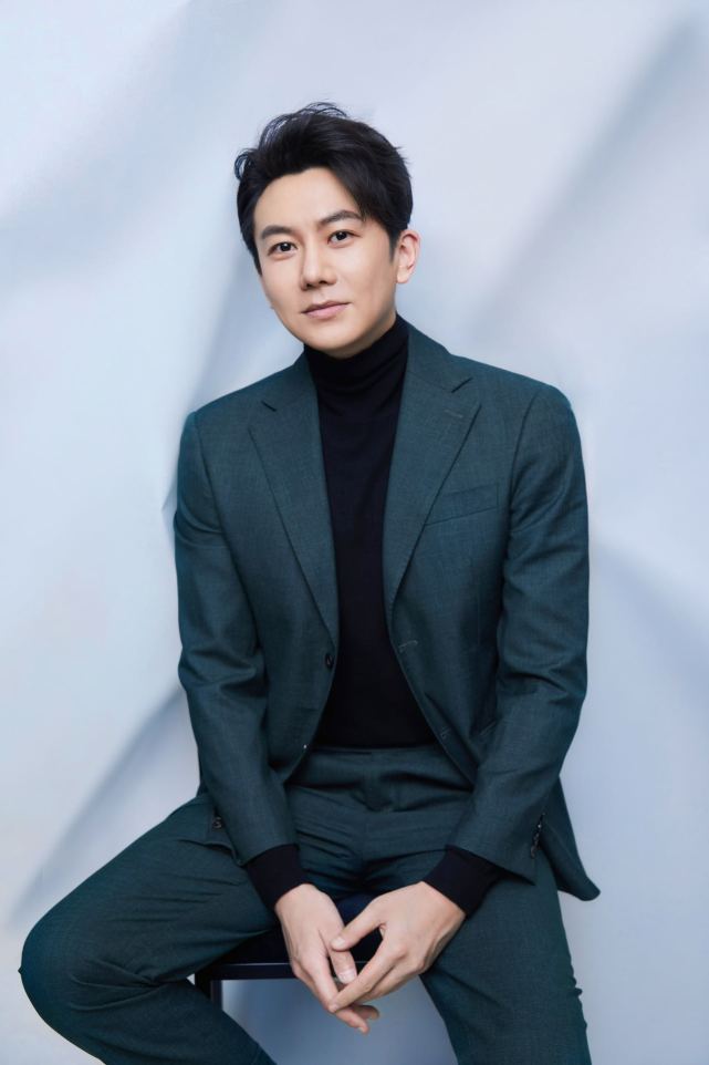 王聪生日写真曝光绅士儒雅帅气值满分