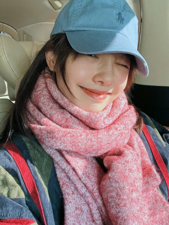 37岁白百何晒素颜自拍!皮肤白皙痘痘太抢镜,曝二胎儿子已经一岁