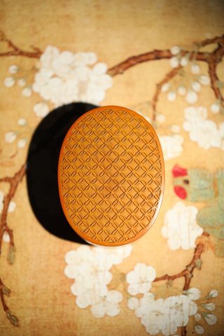 清金钱纹锦地竹簧盒