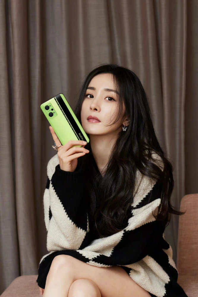 杨幂代言的真我手机双11卖到了top3