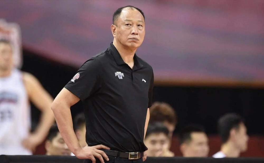 朱世龙 CBA两消息，崔万军未下课，朱世龙为临时主帅，浙江签下小个外援
