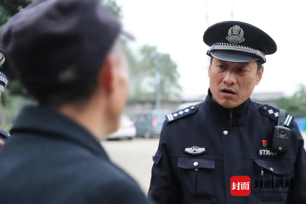 川警风采营救轻生者调解纠纷事社区网红民警的家长里短