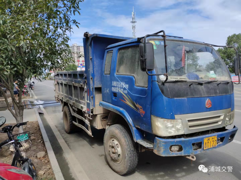 浦城縣公安局交警大隊加強對我縣渣土車違法行為整治