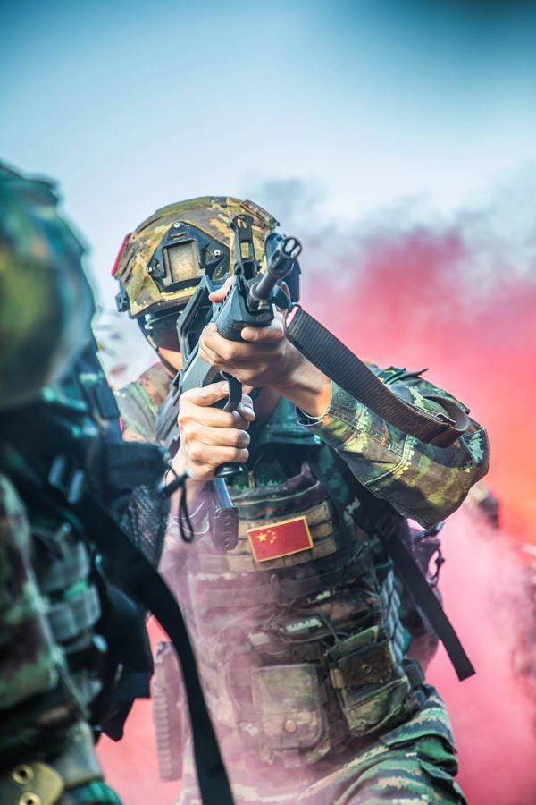 强军映像武警特战队员这场实战化训练超燃