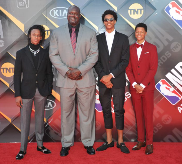 奥尼尔小儿子,17岁,身高2米01!场均20分11板,他能进nba吗?