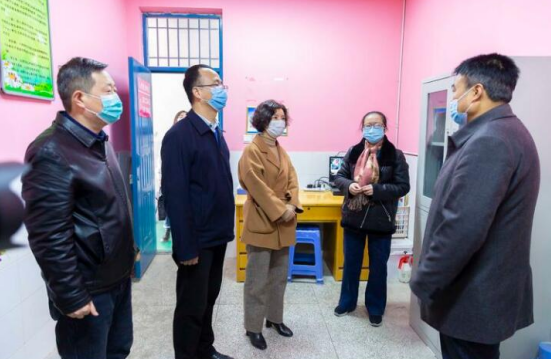 渭滨区副区长廖晓霞莅临宝电子校指导工作