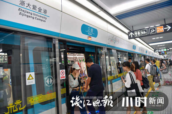 杭州地铁5号线这个站口关闭别走错了