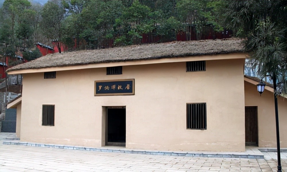 日伪军请求收尸,新四军师长罗炳辉:收尸可以,越界就开枪