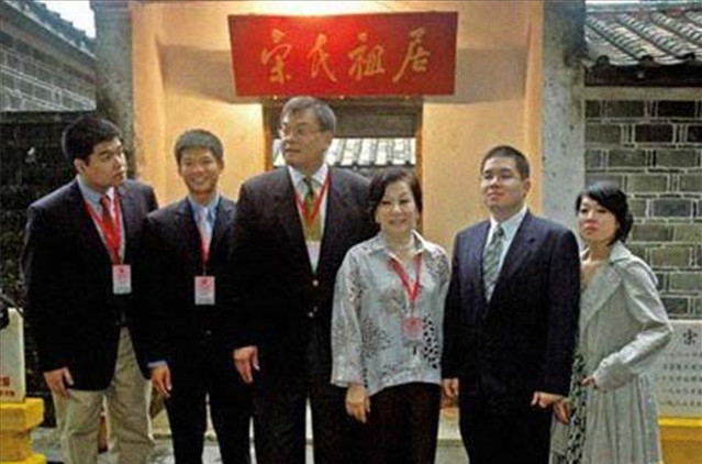 河北大学,2002.2孟昭庚. 孔祥熙的子女们[j].