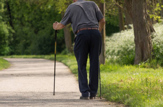 腿脚抽筋?中医告诉你是哪里出了问题,两味中药组妙方专治抽筋