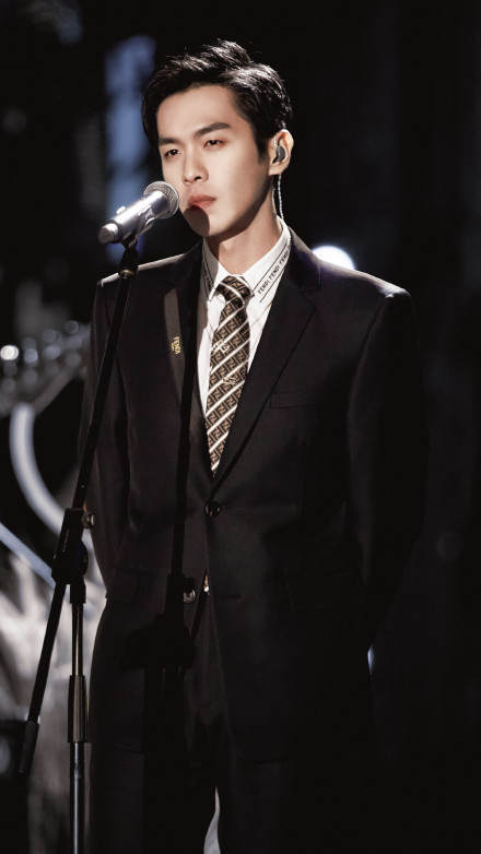 8位男星西装杀陈飞宇贵气杨洋禁欲伪装者三兄弟太惊艳