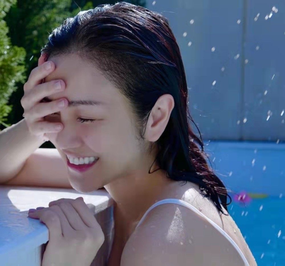 陈年箍牙照被曝光44岁香港知名女歌手大变样网友很有年代感