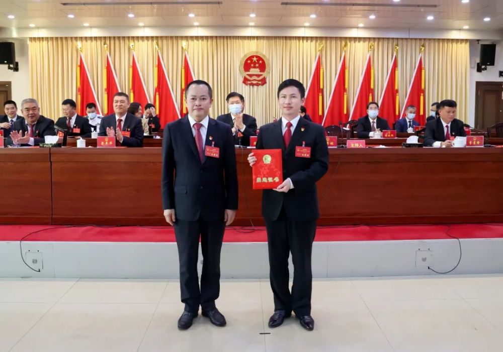 全票当选|陈赞同志全票当选麻章区人民法院院长