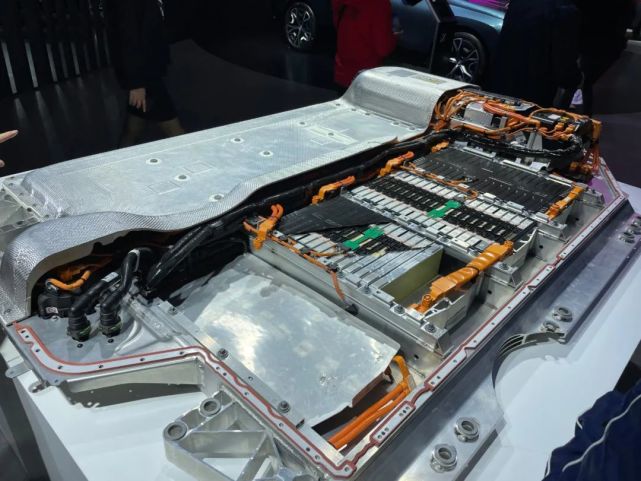 宝马秀肌肉,bmw ix,宝马第五代动力电池,bmw ix3亮相福州车展