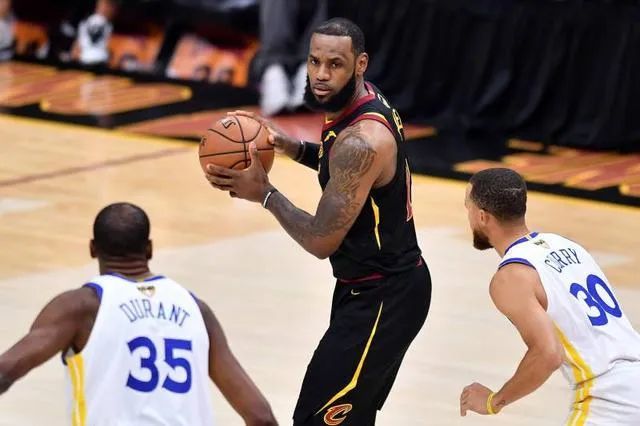 勒布朗-詹姆斯 爆料！NBA五个位置的“总统山成员”，现役詹杜库强势入选！