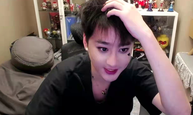 kpl阿泰cos小乔黑天鹅自称纯欲天花板官方都来凑热闹