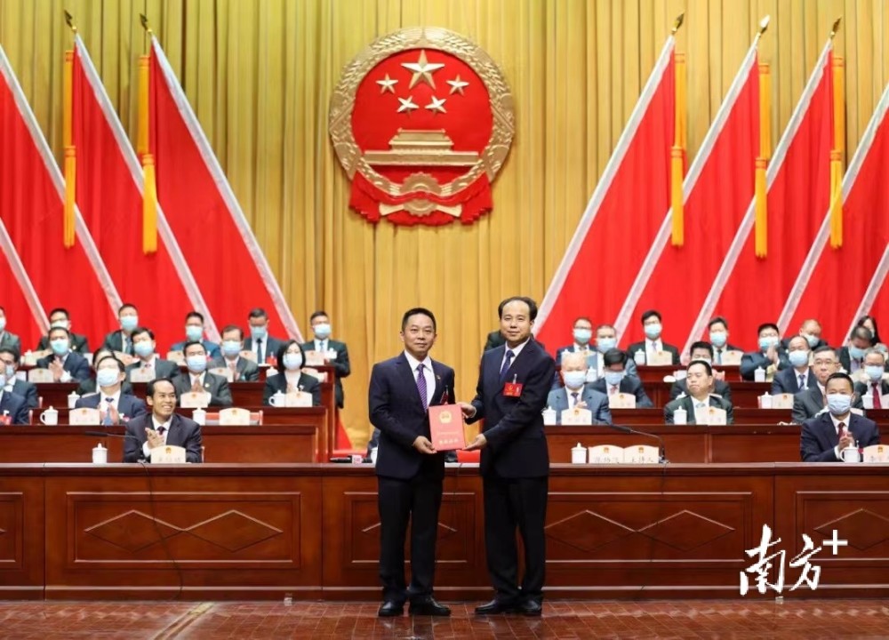 当选!廉江市人民政府新任市长柯俊就职