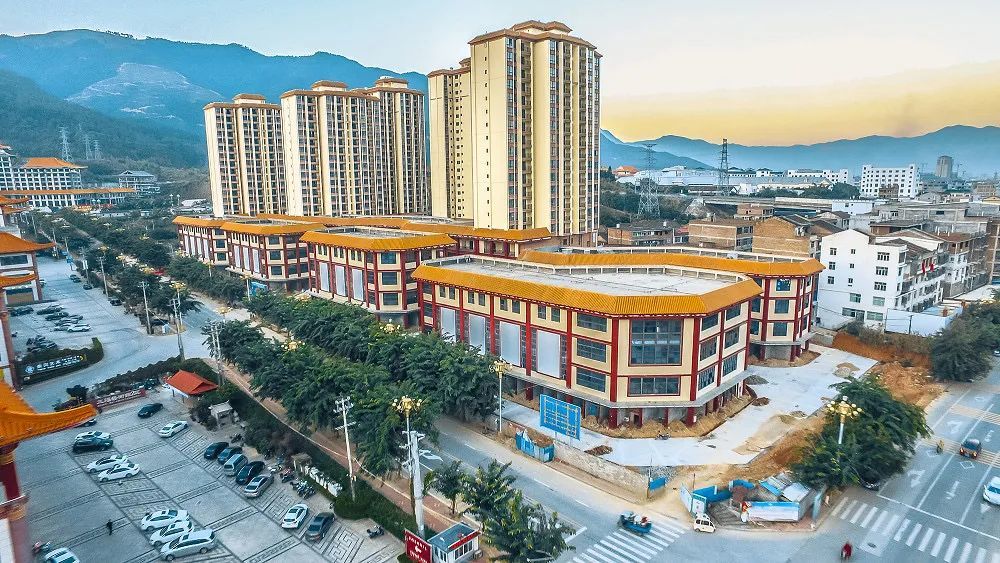 据悉,"仙作"木雕,古典工艺家具行业是榜头镇域经济最具特色的富民产业