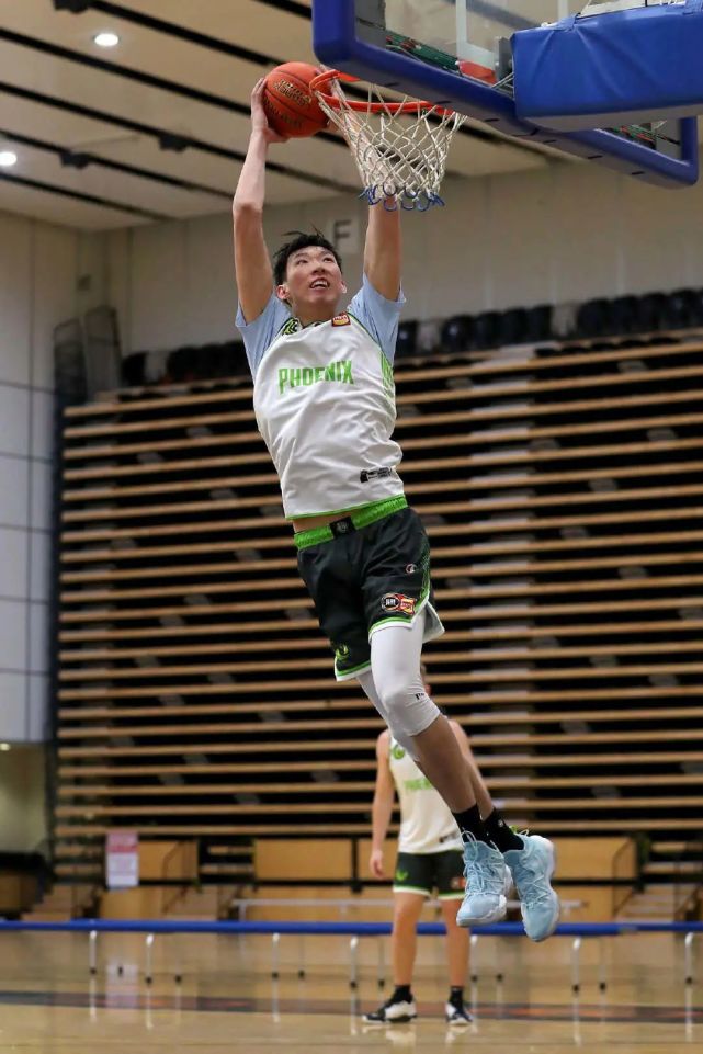 离开nike后,周琦官宣签约国产品牌!上脚的球鞋居然是这双