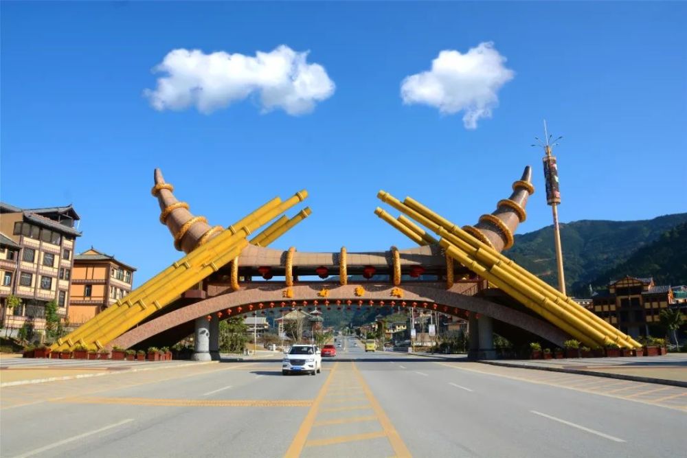 滴水苗城作者:中共屏边县委副书记,县长 王周林未署名图片由屏边县