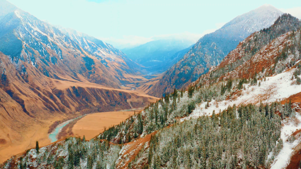 阔克苏大峡谷这里的初冬藏着深秋