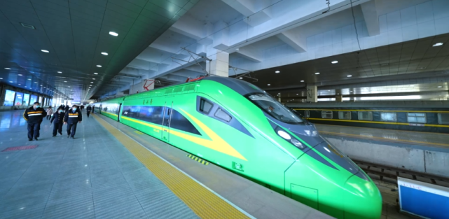 ymg记者探秘不一样的"绿巨人"|崔潇清|动车组|绿巨人|列车|绿皮火车