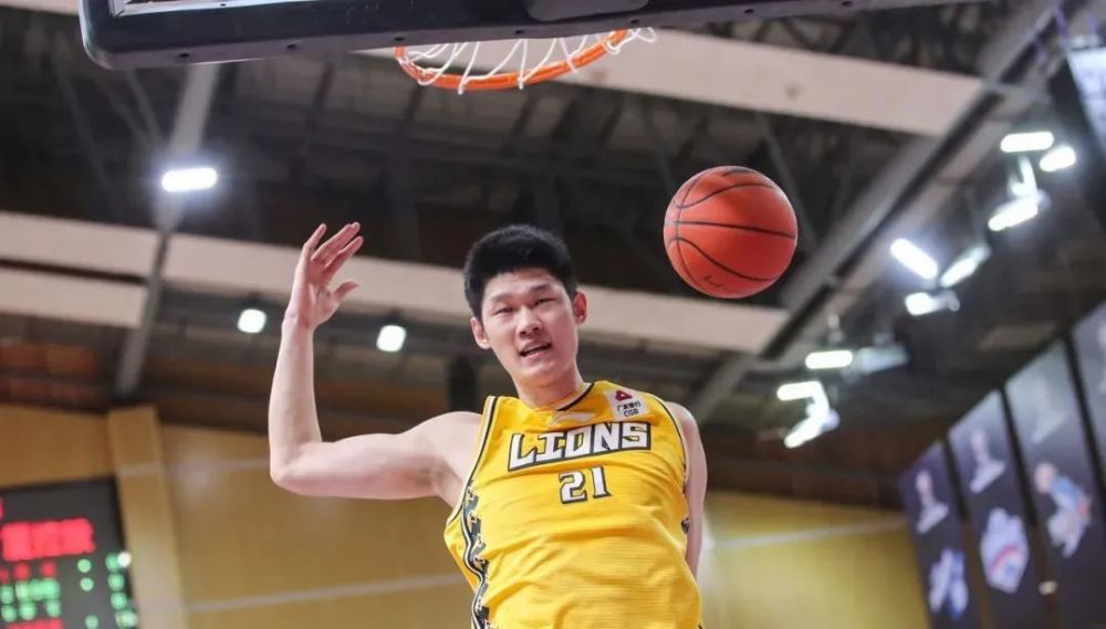 郭士强 胡金秋获CBA第一月最佳球员，郭士强弟子不服，郭艾伦沉默