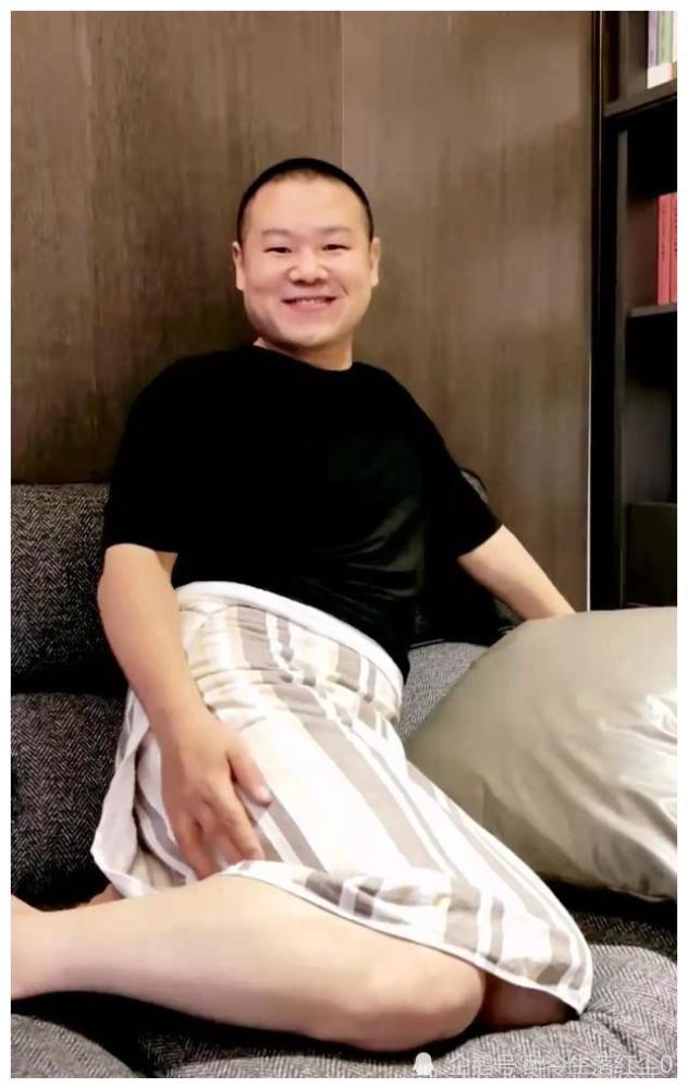 岳云鹏有一次穿一双81万的鞋子参加节目,被网友痛批奢靡浪费.